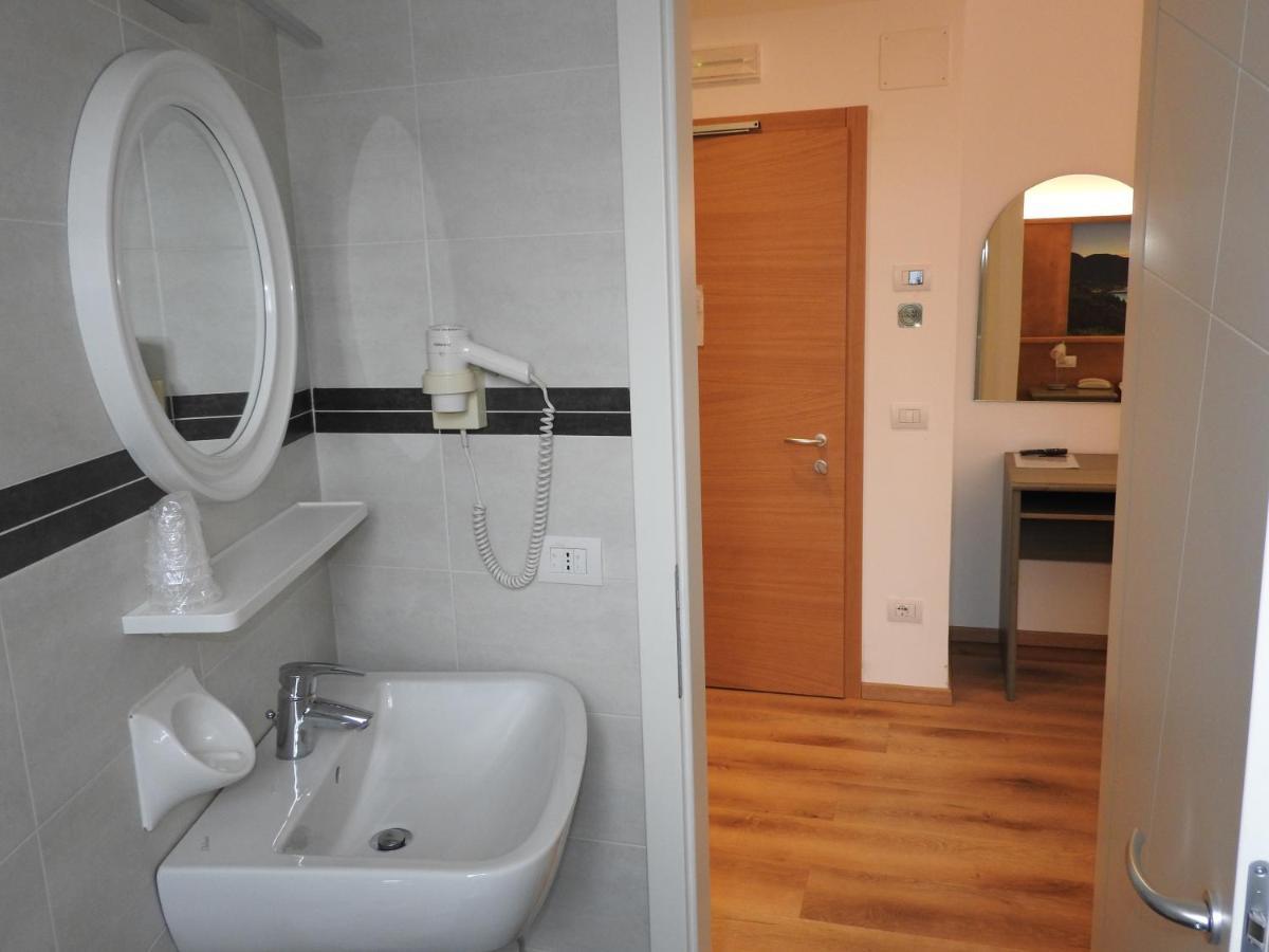 Albergo Silvana Pieve Di Ledro Esterno foto