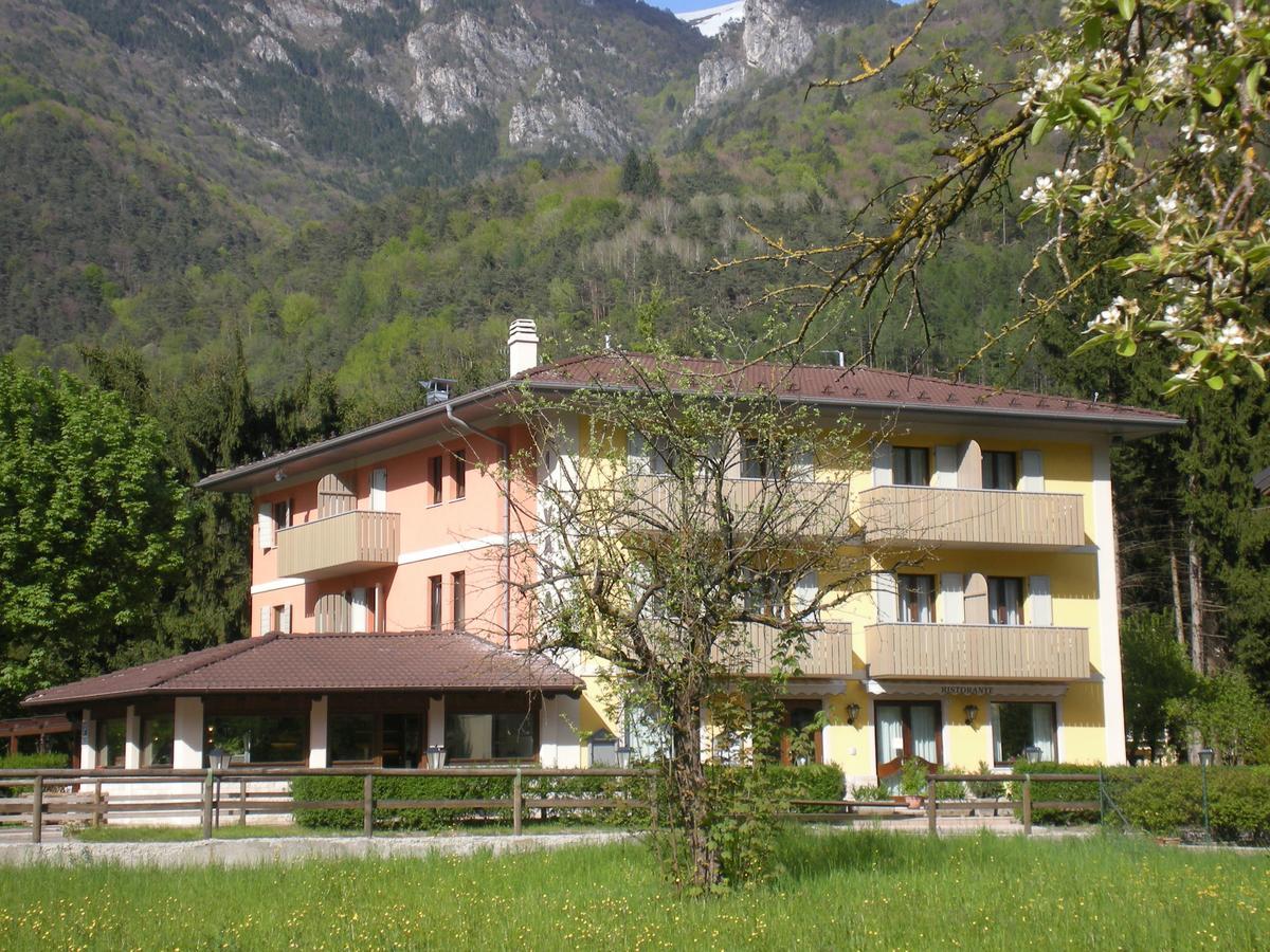 Albergo Silvana Pieve Di Ledro Esterno foto